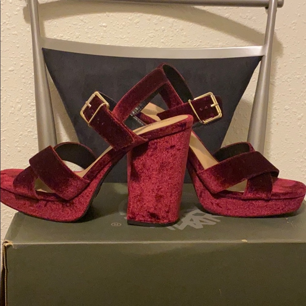 Mossimo supply co. Suede heels -Resell-!